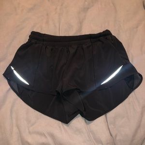 Lululemon Hotty Hot shorts 2.5 inch